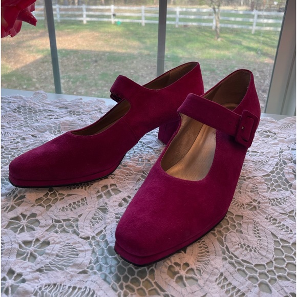 🤩 4/15Vintage Shoe: Jacqueline Ferrar Magenta 2” heel, missing tap - Picture 2 of 16
